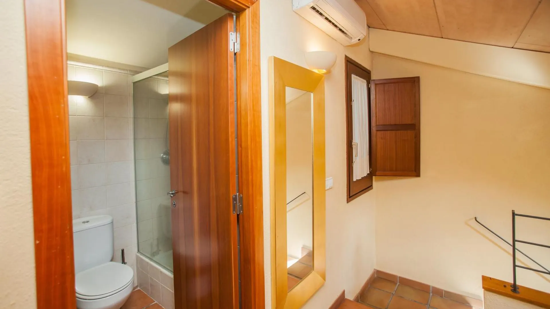 Apartment Gardens Of Roman Wall Host Onyarapartments Girona Spain
