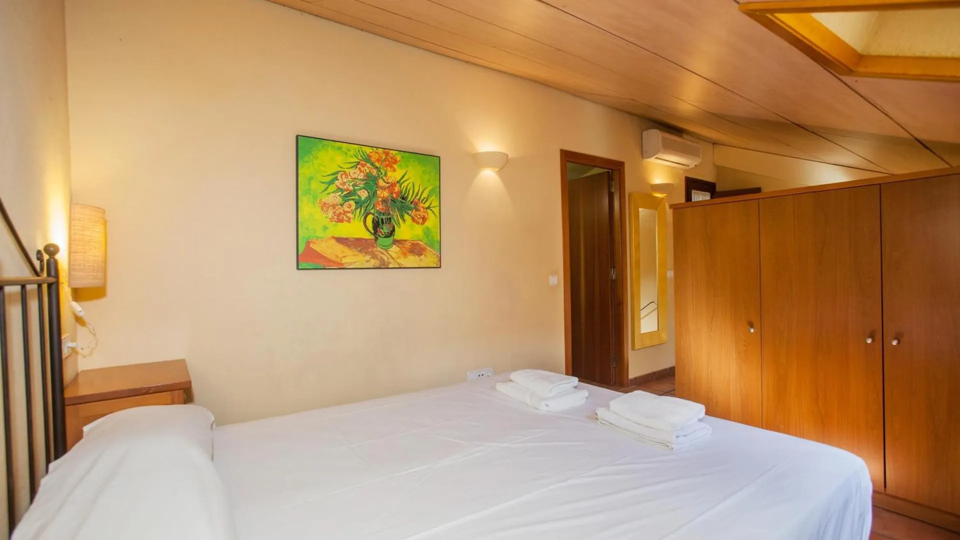 Gardens Of Roman Wall Host Onyarapartments Girona 0*,
