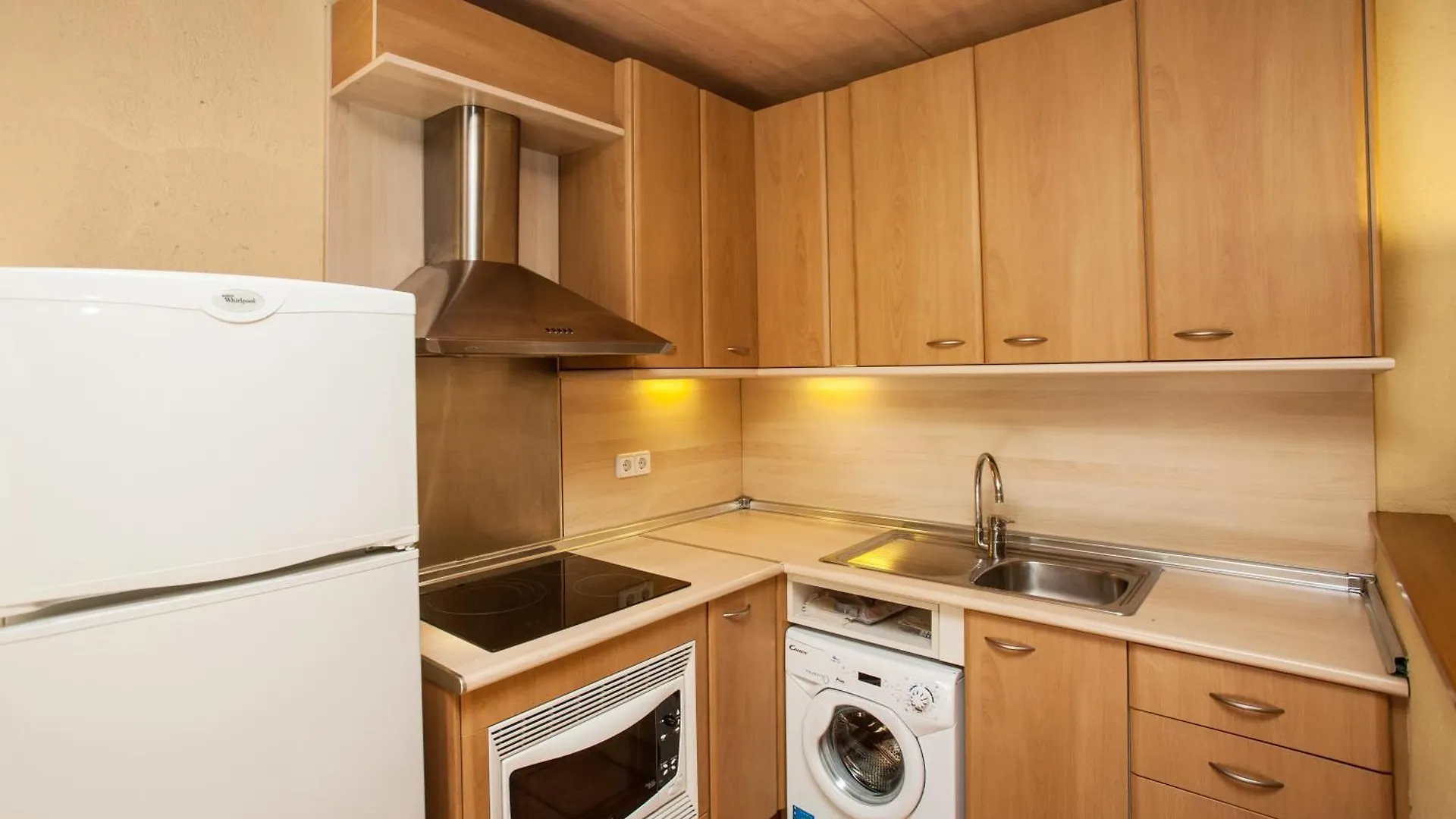 Apartment Gardens Of Roman Wall Host Onyarapartments Girona