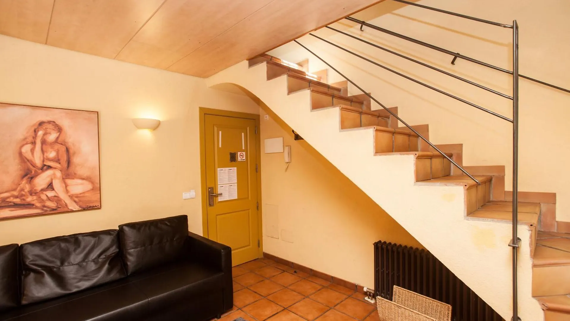 Gardens Of Roman Wall Host Onyarapartments Girona Apartment
