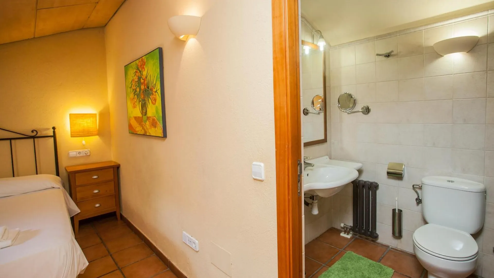 Gardens Of Roman Wall Host Onyarapartments Girona Apartment