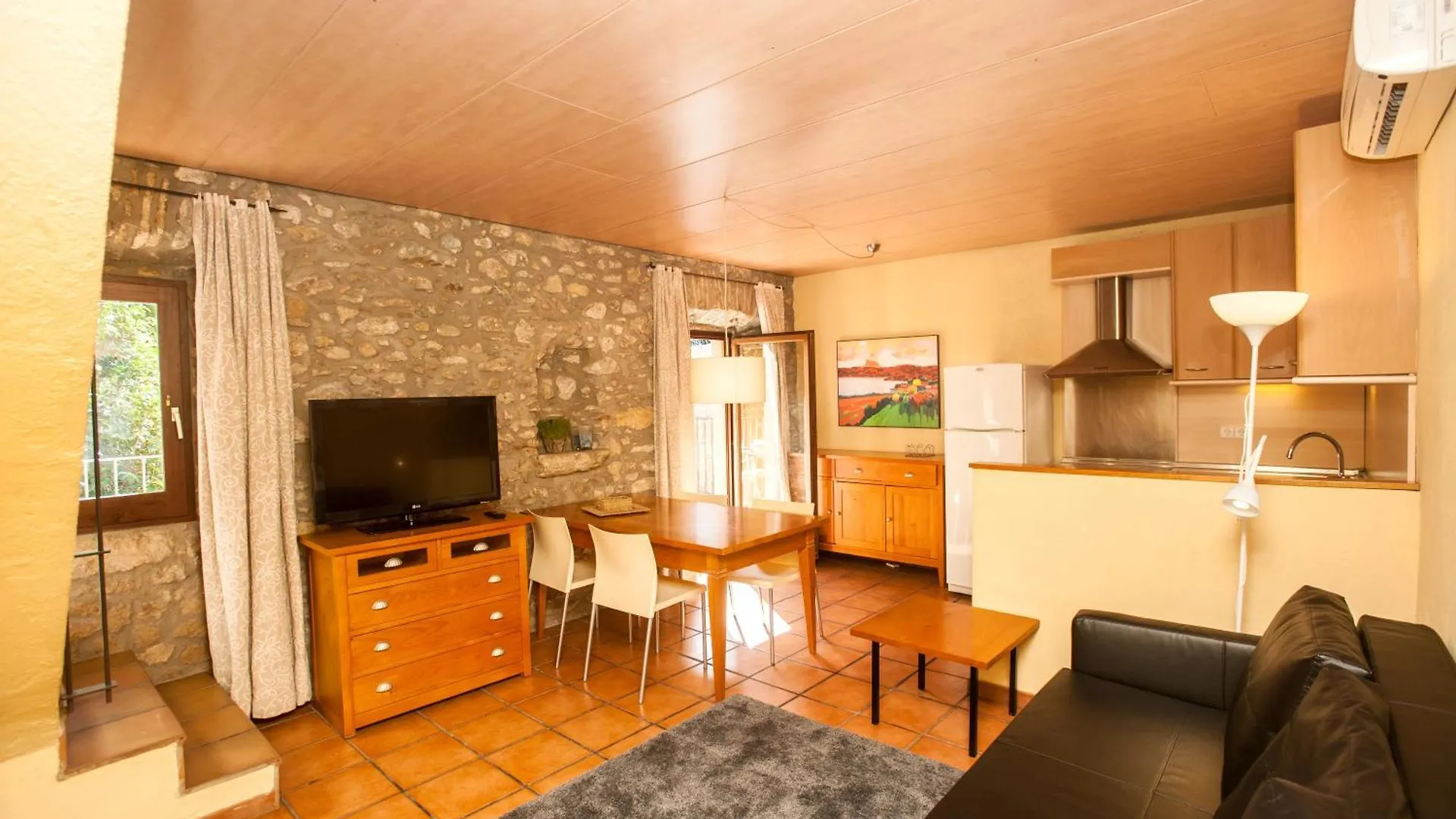 Apartment Gardens Of Roman Wall Host Onyarapartments Girona Spain
