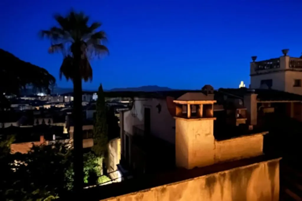 Gardens Of Roman Wall Host Onyarapartments Girona Apartment