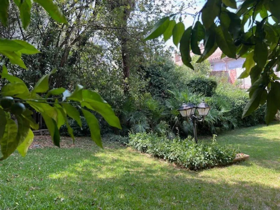 Apartment Gardens Of Roman Wall Host Onyarapartments Girona